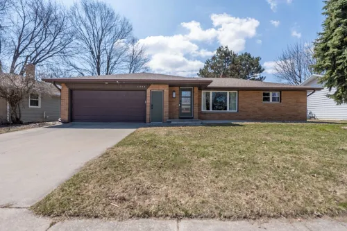 Spacious 4BR, 2BA Home Just Steps from Lambeau Field - Prime Location!