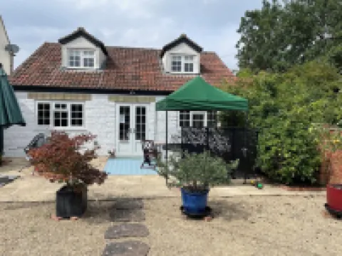 The Lodge, South Cotswolds, comfortable contemporary rural home, views, parking