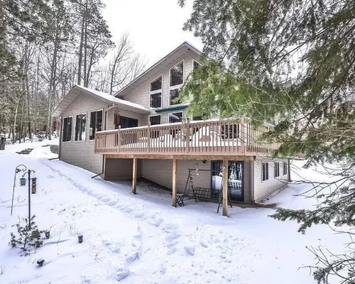 6Br/3.5BA Lake Cabin for Extended Families! Quiet, Clear Lake.No Stairs to Lake. Hotels in Washington