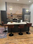 Boujee on Third: 2-bedroom condo in Beautiful Downtown Marion