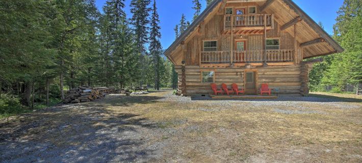 Expansive Moyie Riverfront Cabin - Pets Welcome! Hotels in Boundary County