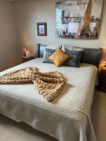 Florida Vibes - A Fort Myers Gem- 2 Bedroom Condo. Отели в г. Уиски-Крик