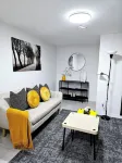 The Luxury Retreat, CalgaryCentral location, family oriented, feel at home!