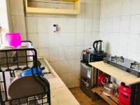 Cozy suburban apartment staycation