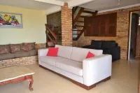 Luxurious beach house with pool, seafront terrace. 베베리베 호텔