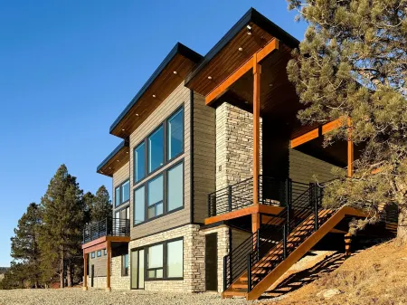 Cabin in the Sky - modern luxury, stunning view, steam room, home theater & more