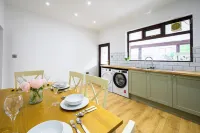 Beautiful 2 Bedroom Family Home in Atherton, Free parking Hotels in Wigan