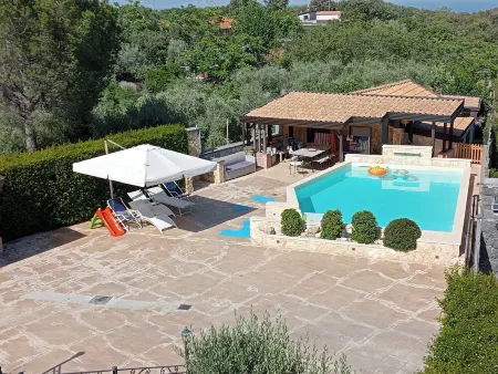 Blue Etna Holiday Home Отели рядом с достопримечательностью «Casa Museo dell'Apicoltore e Vendita di Miele»