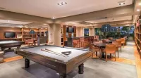 Nima Bay Luxurious 3 bedroom, 2 story Penthouse. Hotel a 