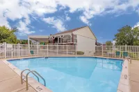 Quality Inn - Pools