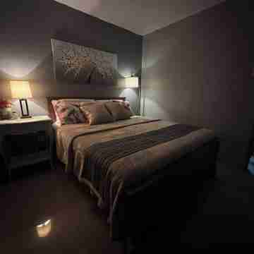 Cozy and Charming 2-bedroom townhouse located near Clark and Malls free parking Rooms