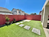 Sunset Retreat! Quiet, gated community, close to hiking and restaurants
