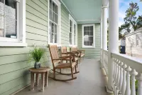 Cozy Patio and Access to Exclusive Club - Charming Historical Haven