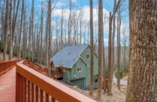 Peaceful & Spacious Mtn Getaway, 15 min from App