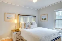 Walkable Thiensville Retreat Near Hiking!