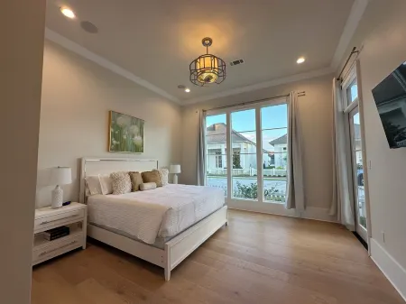 The Kentwood- A Luxury Home in Baton Rouge- minutes from LSU and downtown!