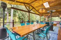 Peaceful Renton Retreat w/ Hot Tub Access!