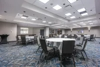 Embassy Suites by Hilton Indianapolis Downtown - sarapan