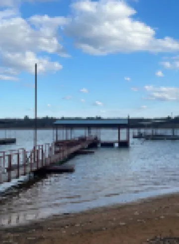 Pet friendly, private dock, 3 bedroom home in Porum, OK. Walk to Lake Eufaula.