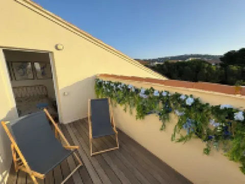 The Solarium by the waves