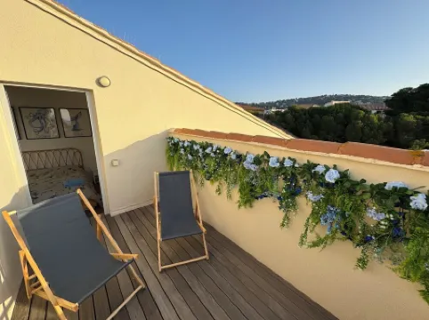 The Solarium by the waves