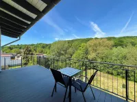 Luxurious 4-room penthouse with jacuzzi, roof terrace, parking space, e-charging station Hotel a Wachtberg