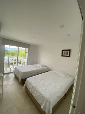 Hermoso Lagos del Peñon