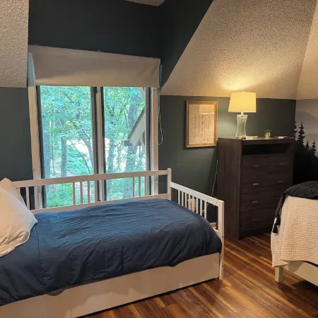 Treetop Mountain Escape - Fireplace, Views & Pool