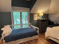Treetop Mountain Escape - Fireplace, Views & Pool