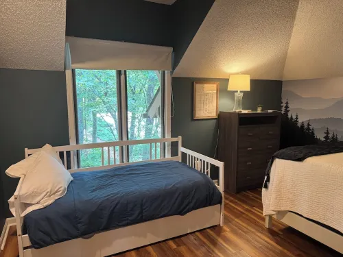 Treetop Mountain Escape - Fireplace, Views & Pool