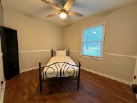 3-bedroom house in brilliant Rocky Mount with AC, WiFi