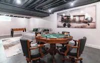 Rickenbacker Ridge sleeps 13 w/ heated pool+hot tub+firepit+game room !