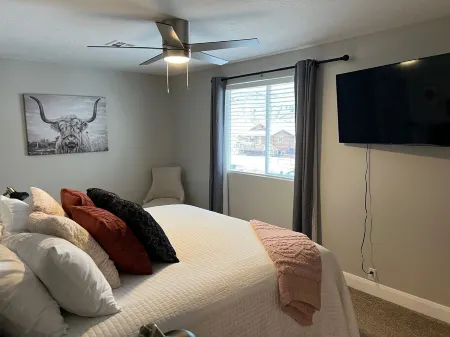 Hildale Haven B/red rock views, abundance of trails, close to Zion Nat'l Park. Отели в г. Хилдейл