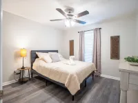 Upscale GAME ROOM, Movie Theater, Arcade, Fire Pit, 4BD/2BA Home with WIFI - Boutique