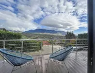 Tiny House in the hills above Aix Les Bains, 20 minutes from skiing and 10 minutes from the lake! Hôtels à : Grésy-sur-Aix