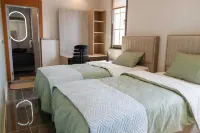 comfort 4-bedroom villa in Yalova with pool jacuzy fitness/WIFI and AC. Hotels in Termal