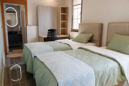 comfort 4-bedroom villa in Yalova with pool jacuzy fitness/WIFI and AC.