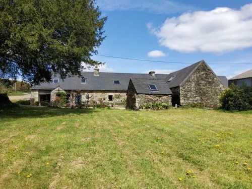 Breton house in the heart of the Monts d'Arrée Hotels in Scrignac