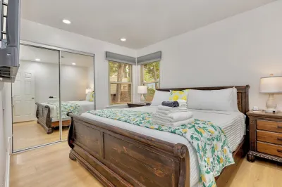 Lazy Lemon; Walk to Koka Booth; Near Wake Med Cary; Well Appointed; Central Hotels near Aspen Center