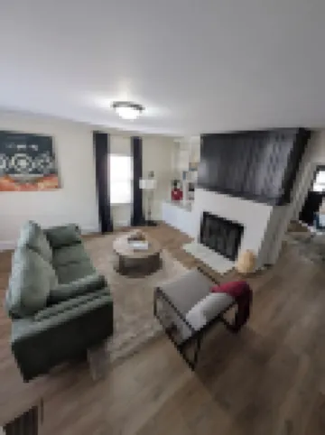 Bright & Spacious on William St.