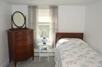 3-bedroom waterfront house with use of marina facilities in charming Jamestown!