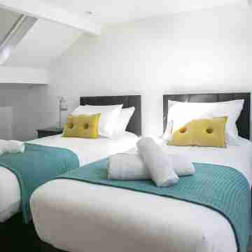 Deluxe 2 bedroom apartment. Rooms