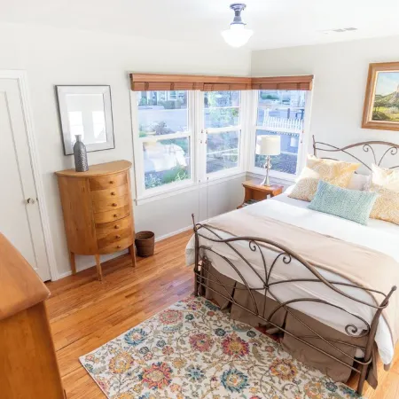 Walk to Tasting Rooms ~ Prime Location + Firepit