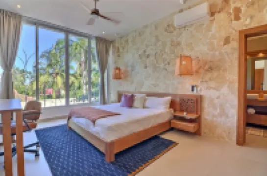 Casa Sirenas at Las Terrenas: Spacious 6-bedroom for 14 pax villa close to beach
