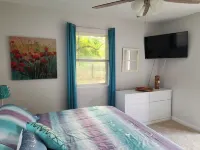 Spotless Geneva Beauty!  Mins to Wineries, Spires, Downtown, the Strip, & More!