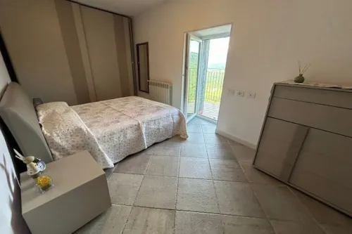 House in the hamlet with panoramic terrace and private garden, between sea and mountains!