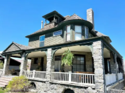 Historic Montana Manor