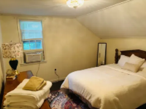 Cozy Farmhouse in Manchester - Short Drive to Multiple Ski Mountains! Hotels in Manchester