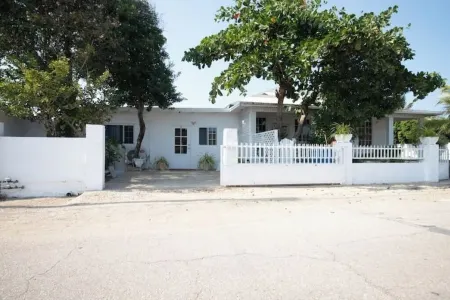 Aruba Sunrise 1BR APT Near Baby Beach San Nicolas