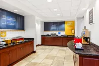 Hampton Inn & Suites Grove City - breakfast
